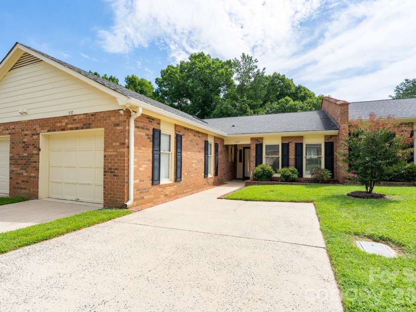 537 Camrose Circle, Concord, NC 28025.  MLS# CAR4406548, YatesRealty ID 39377. 