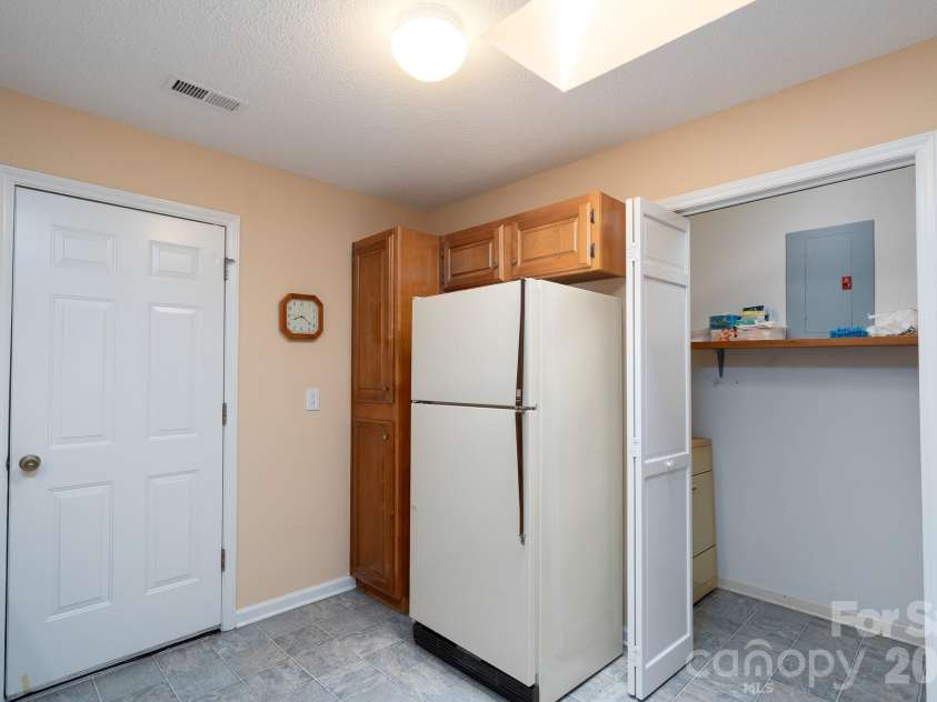 537 Camrose Circle, Concord, NC 28025.  MLS# CAR4406548, YatesRealty ID 39377. 