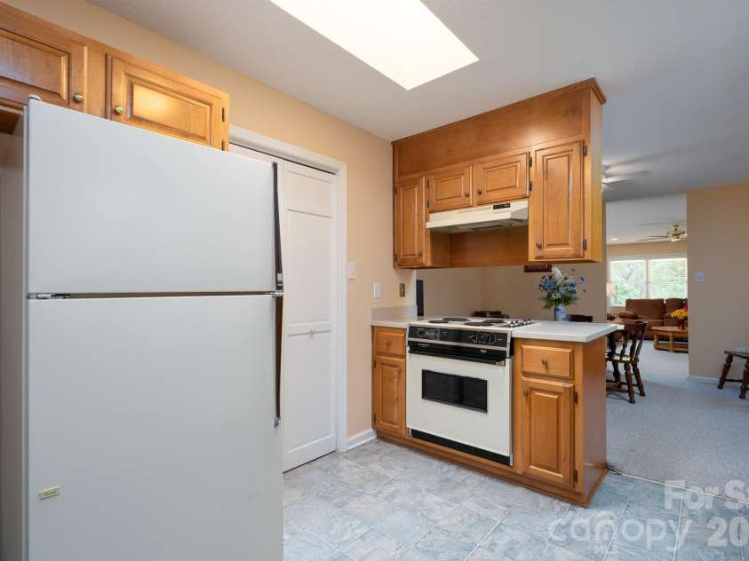 537 Camrose Circle, Concord, NC 28025.  MLS# CAR4406548, YatesRealty ID 39377. 