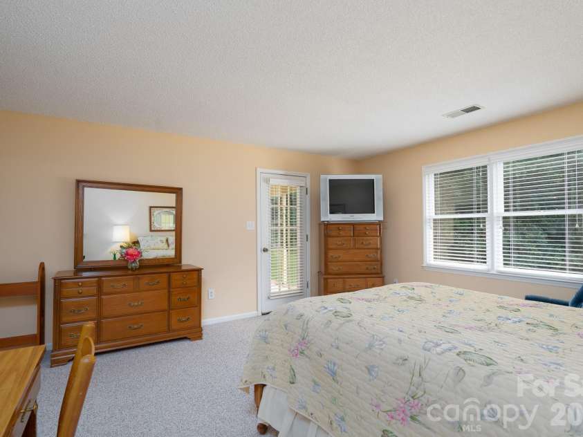 537 Camrose Circle, Concord, NC 28025.  MLS# CAR4406548, YatesRealty ID 39377. 