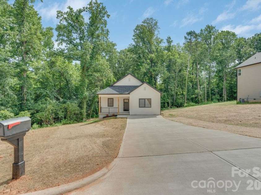 504 Pine Street, Cherryville, NC 28021.  MLS# CAR4406769, YatesRealty ID 39379. 