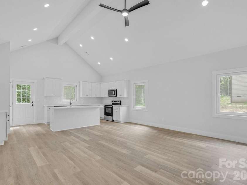 504 Pine Street, Cherryville, NC 28021.  MLS# CAR4406769, YatesRealty ID 39379. 