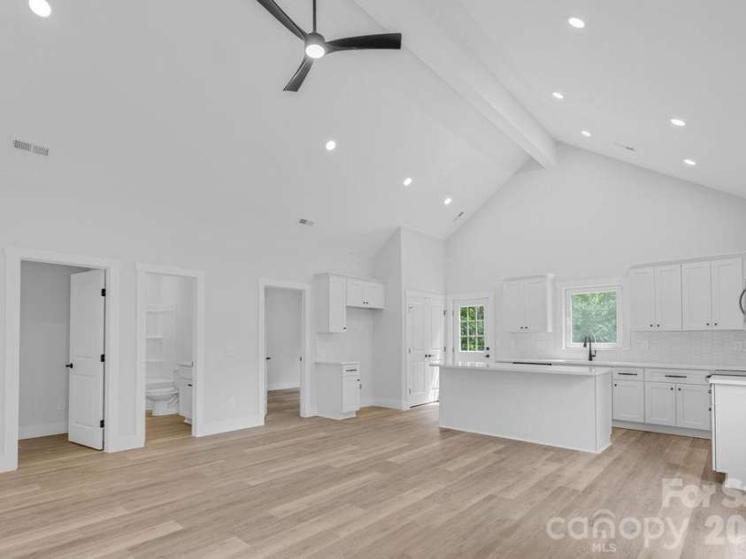 504 Pine Street, Cherryville, NC 28021.  MLS# CAR4406769, YatesRealty ID 39379. 