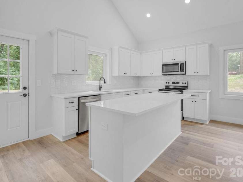 504 Pine Street, Cherryville, NC 28021.  MLS# CAR4406769, YatesRealty ID 39379. 