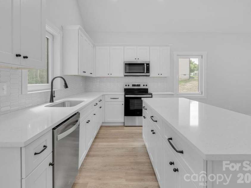 504 Pine Street, Cherryville, NC 28021.  MLS# CAR4406769, YatesRealty ID 39379. 