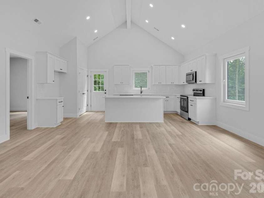 504 Pine Street, Cherryville, NC 28021.  MLS# CAR4406769, YatesRealty ID 39379. 