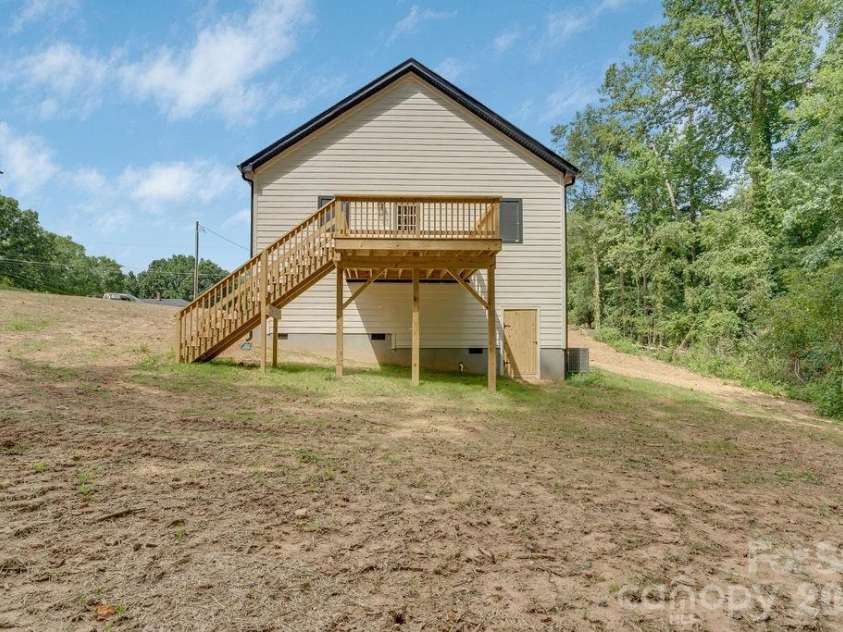 504 Pine Street, Cherryville, NC 28021.  MLS# CAR4406769, YatesRealty ID 39379. 