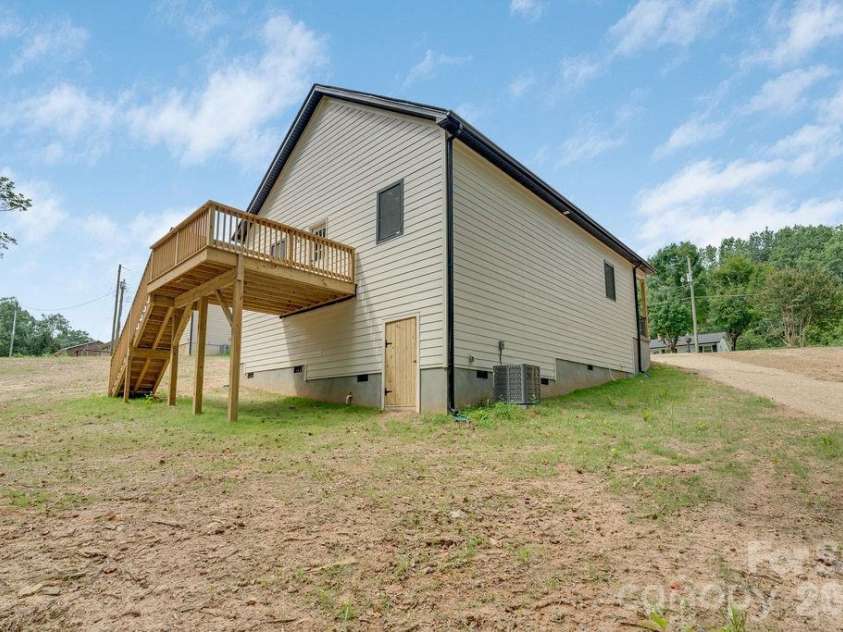 504 Pine Street, Cherryville, NC 28021.  MLS# CAR4406769, YatesRealty ID 39379. 