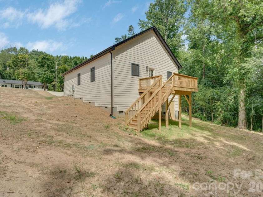 504 Pine Street, Cherryville, NC 28021.  MLS# CAR4406769, YatesRealty ID 39379. 