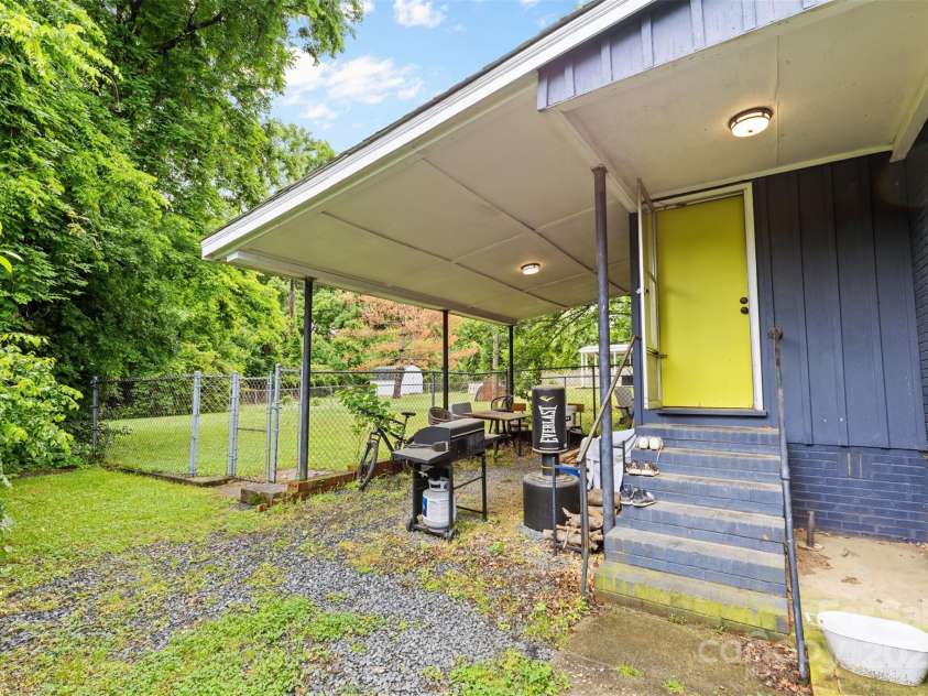 2536 Bancroft Street, Charlotte, NC 28206.  MLS# CAR4260081, YatesRealty ID 3938. 