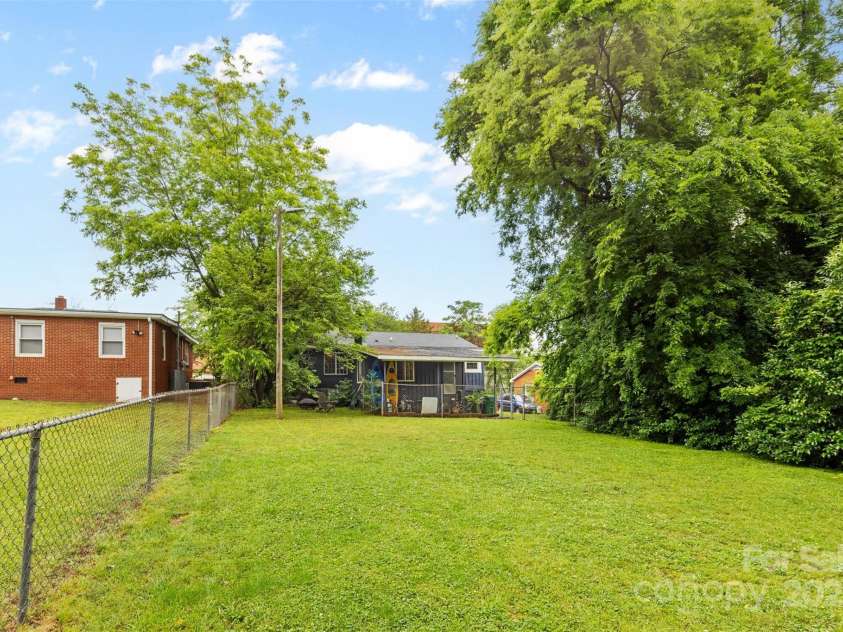 2536 Bancroft Street, Charlotte, NC 28206.  MLS# CAR4260081, YatesRealty ID 3938. 