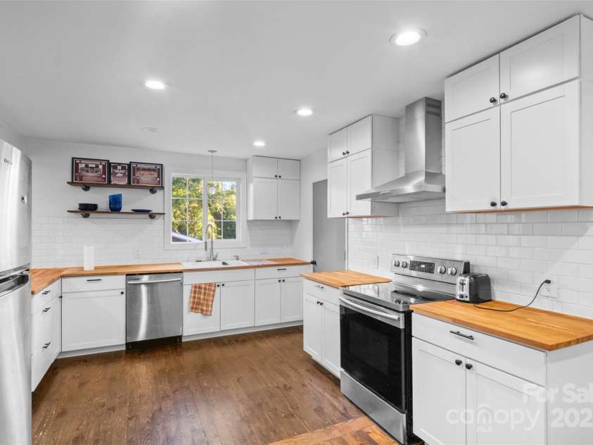 2536 Bancroft Street, Charlotte, NC 28206.  MLS# CAR4260081, YatesRealty ID 3938. 