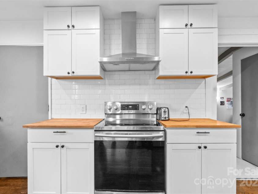 2536 Bancroft Street, Charlotte, NC 28206.  MLS# CAR4260081, YatesRealty ID 3938. 