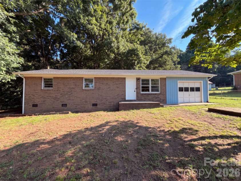 120 Riley Road, Dallas, NC 28034.  MLS# CAR4406089, YatesRealty ID 39380. 