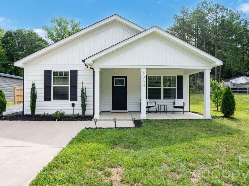 5960 Charlie Walker Road, Kannapolis, NC 28081.  MLS# CAR4406735, YatesRealty ID 39381. 