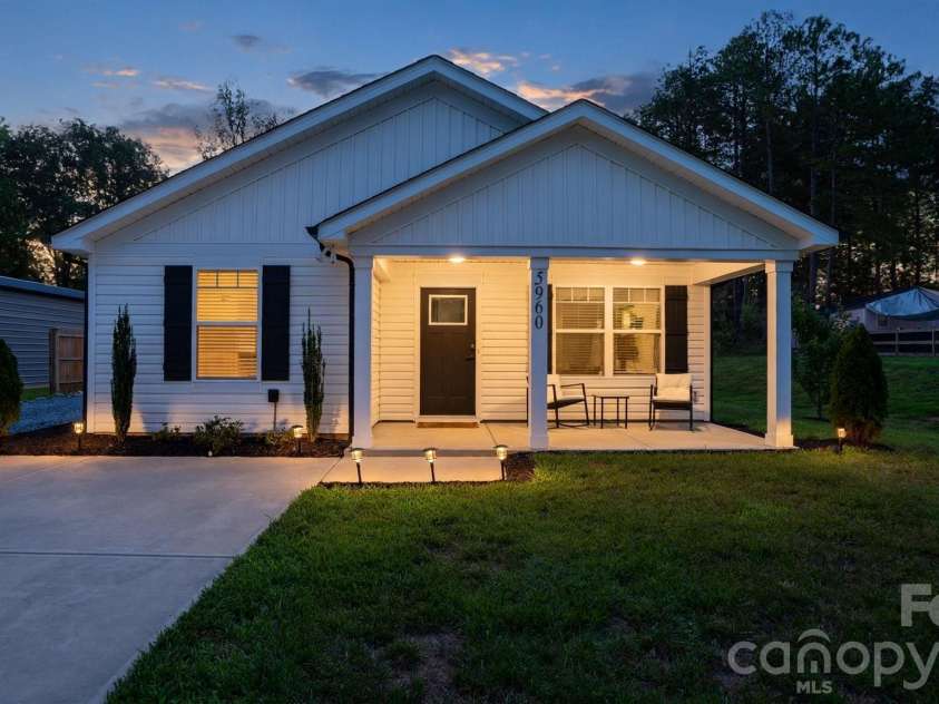 5960 Charlie Walker Road, Kannapolis, NC 28081.  MLS# CAR4406735, YatesRealty ID 39381. 