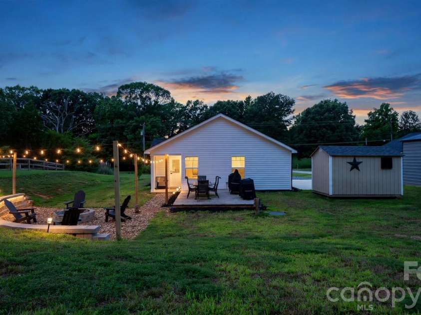 5960 Charlie Walker Road, Kannapolis, NC 28081.  MLS# CAR4406735, YatesRealty ID 39381. 