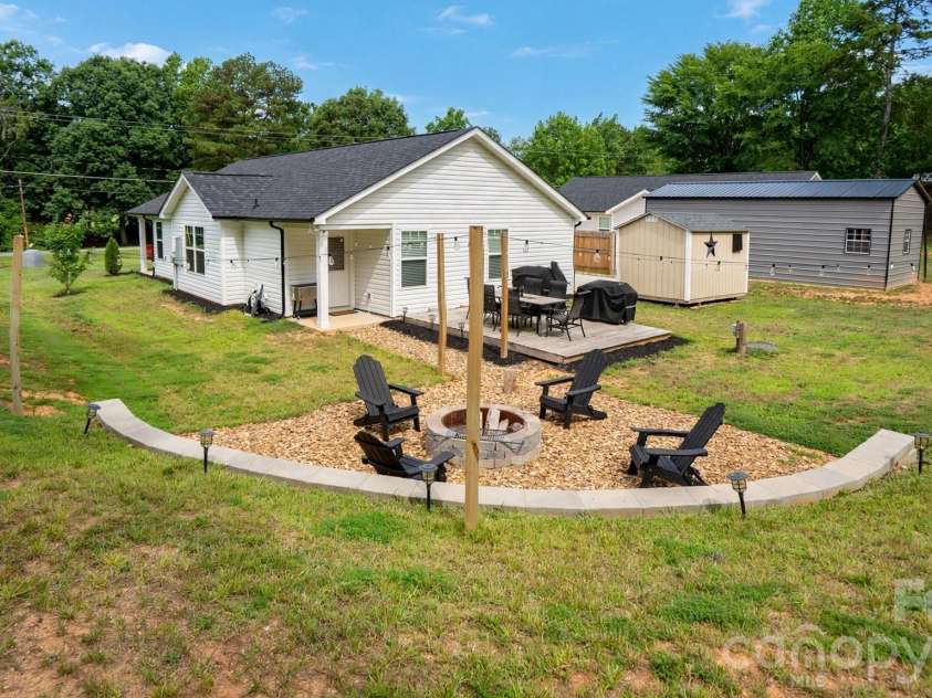 5960 Charlie Walker Road, Kannapolis, NC 28081.  MLS# CAR4406735, YatesRealty ID 39381. 