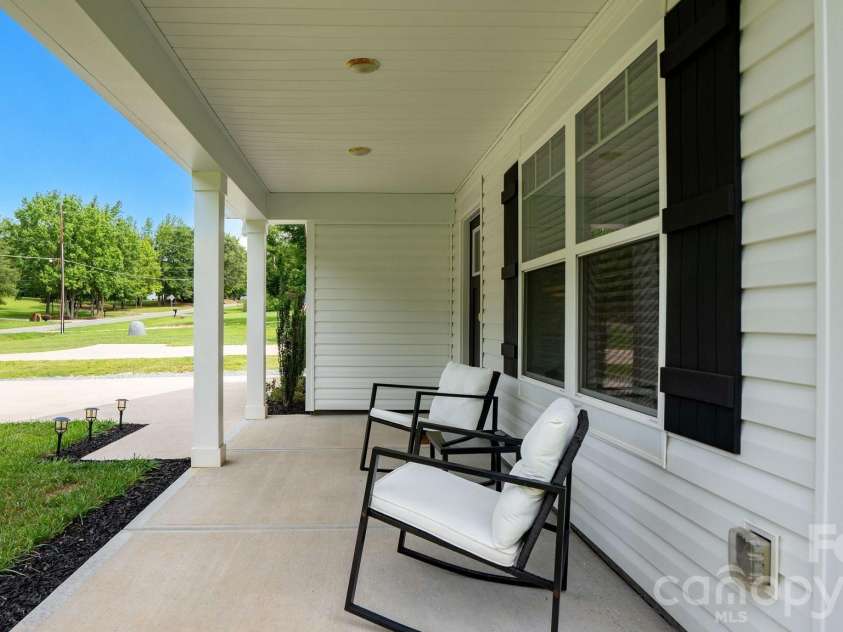 5960 Charlie Walker Road, Kannapolis, NC 28081.  MLS# CAR4406735, YatesRealty ID 39381. 