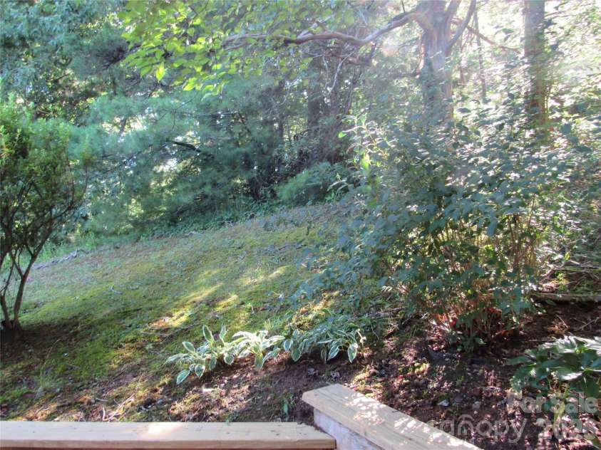 6 Woodlands Drive, Black Mountain, NC 28711.  MLS# CAR4406777, YatesRealty ID 39385. 