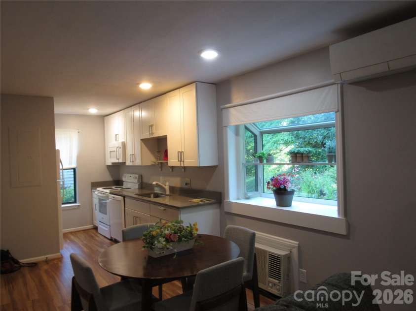 6 Woodlands Drive, Black Mountain, NC 28711.  MLS# CAR4406777, YatesRealty ID 39385. 