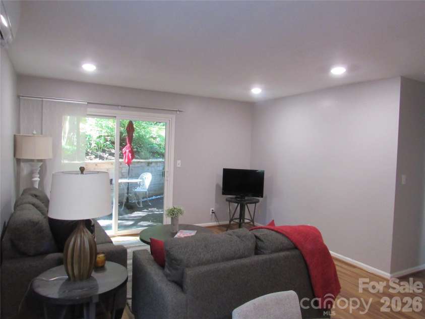 6 Woodlands Drive, Black Mountain, NC 28711.  MLS# CAR4406777, YatesRealty ID 39385. 