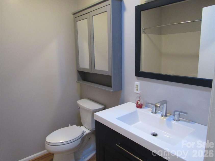 6 Woodlands Drive, Black Mountain, NC 28711.  MLS# CAR4406777, YatesRealty ID 39385. 