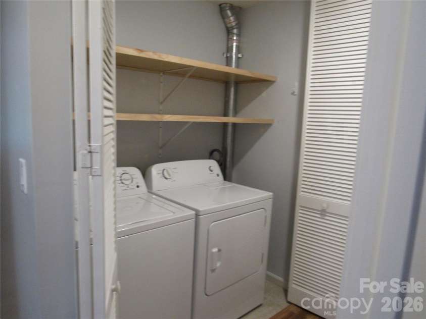 6 Woodlands Drive, Black Mountain, NC 28711.  MLS# CAR4406777, YatesRealty ID 39385. 