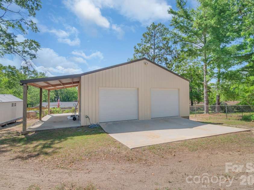 207 Park Drive, Kershaw, SC 29067.  MLS# CAR4406292, YatesRealty ID 39386. 
