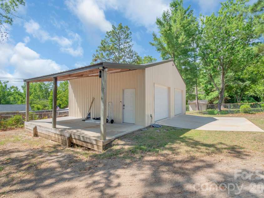 207 Park Drive, Kershaw, SC 29067.  MLS# CAR4406292, YatesRealty ID 39386. 