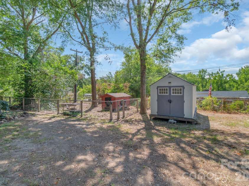 207 Park Drive, Kershaw, SC 29067.  MLS# CAR4406292, YatesRealty ID 39386. 