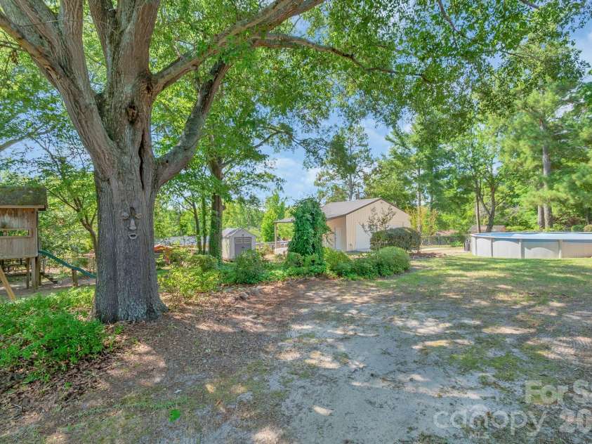 207 Park Drive, Kershaw, SC 29067.  MLS# CAR4406292, YatesRealty ID 39386. 