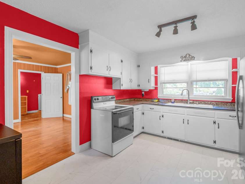 207 Park Drive, Kershaw, SC 29067.  MLS# CAR4406292, YatesRealty ID 39386. 