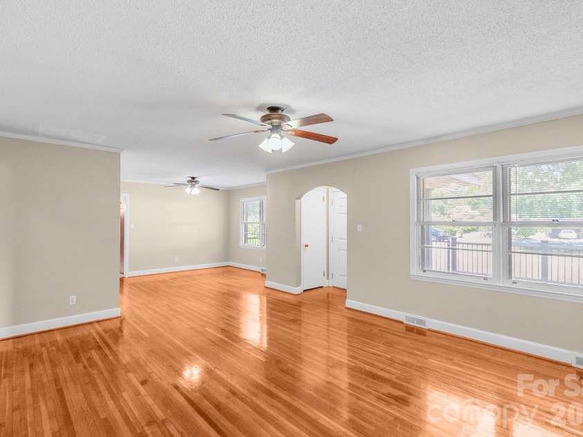207 Park Drive, Kershaw, SC 29067.  MLS# CAR4406292, YatesRealty ID 39386. 
