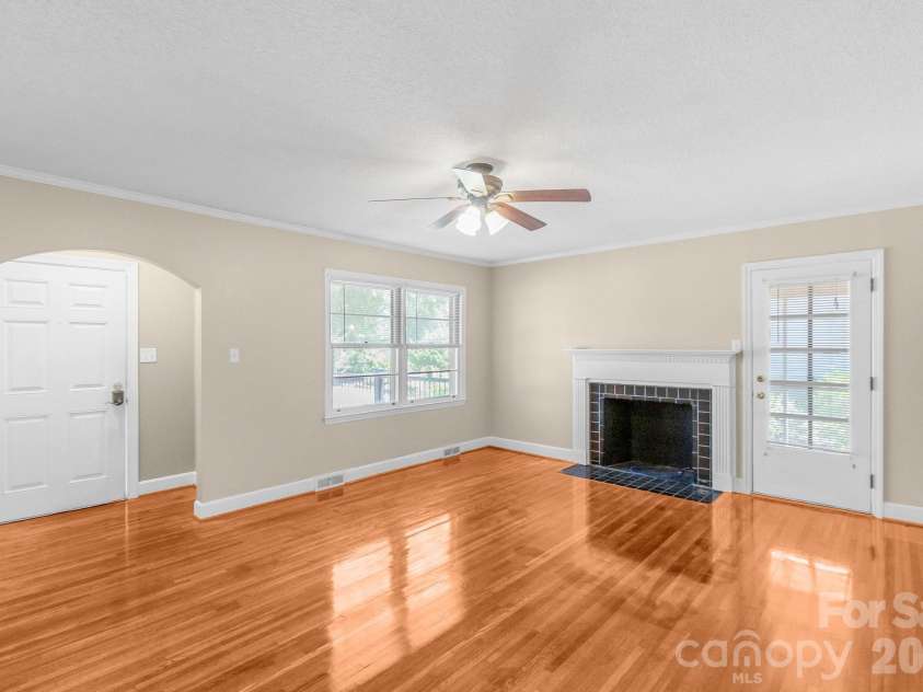 207 Park Drive, Kershaw, SC 29067.  MLS# CAR4406292, YatesRealty ID 39386. 