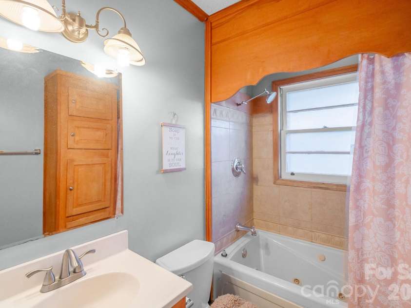207 Park Drive, Kershaw, SC 29067.  MLS# CAR4406292, YatesRealty ID 39386. 
