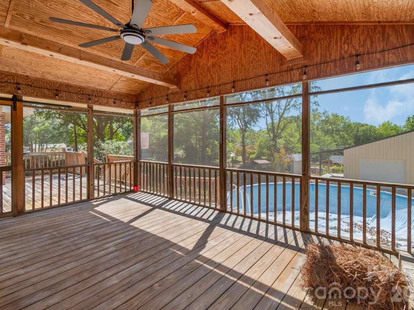 207 Park Drive, Kershaw, SC 29067.  MLS# CAR4406292, YatesRealty ID 39386. 