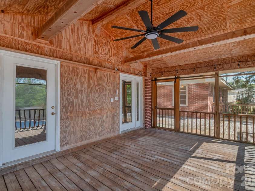207 Park Drive, Kershaw, SC 29067.  MLS# CAR4406292, YatesRealty ID 39386. 