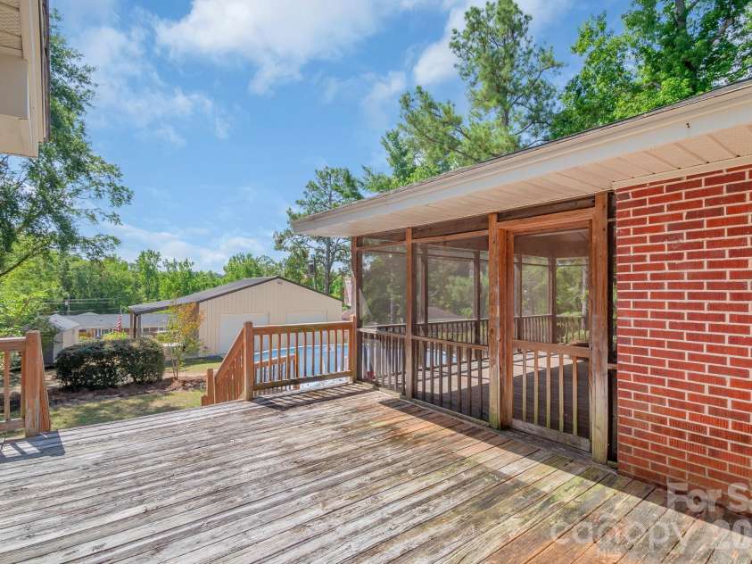 207 Park Drive, Kershaw, SC 29067.  MLS# CAR4406292, YatesRealty ID 39386. 