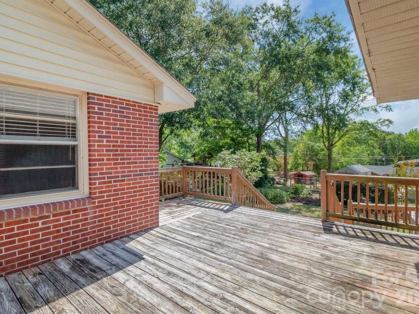 207 Park Drive, Kershaw, SC 29067.  MLS# CAR4406292, YatesRealty ID 39386. 
