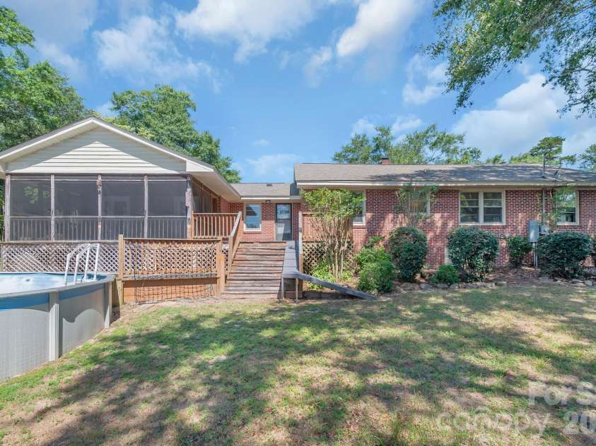 207 Park Drive, Kershaw, SC 29067.  MLS# CAR4406292, YatesRealty ID 39386. 