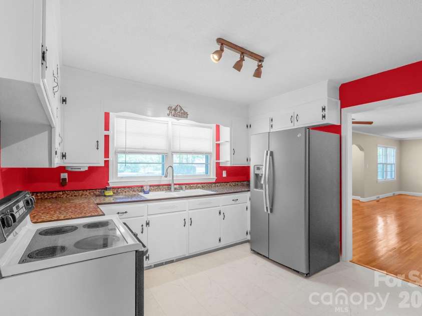 207 Park Drive, Kershaw, SC 29067.  MLS# CAR4406292, YatesRealty ID 39386. 