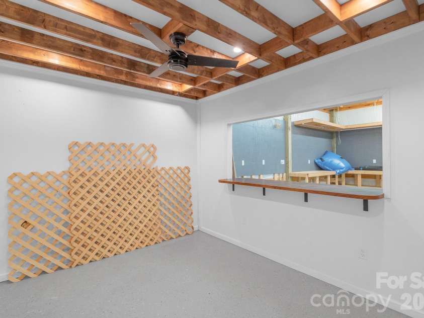 207 Park Drive, Kershaw, SC 29067.  MLS# CAR4406292, YatesRealty ID 39386. 