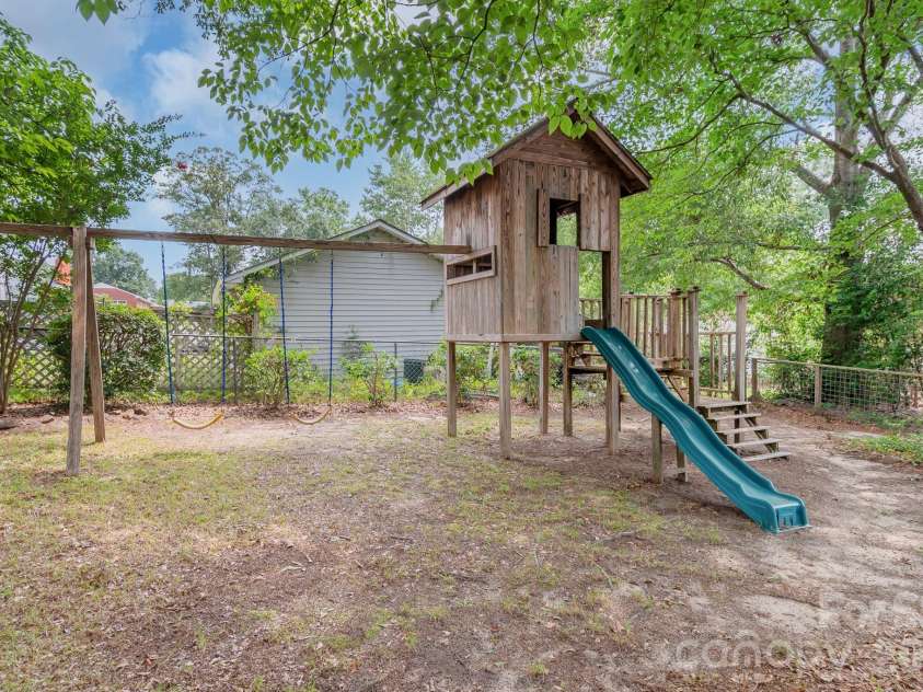 207 Park Drive, Kershaw, SC 29067.  MLS# CAR4406292, YatesRealty ID 39386. 