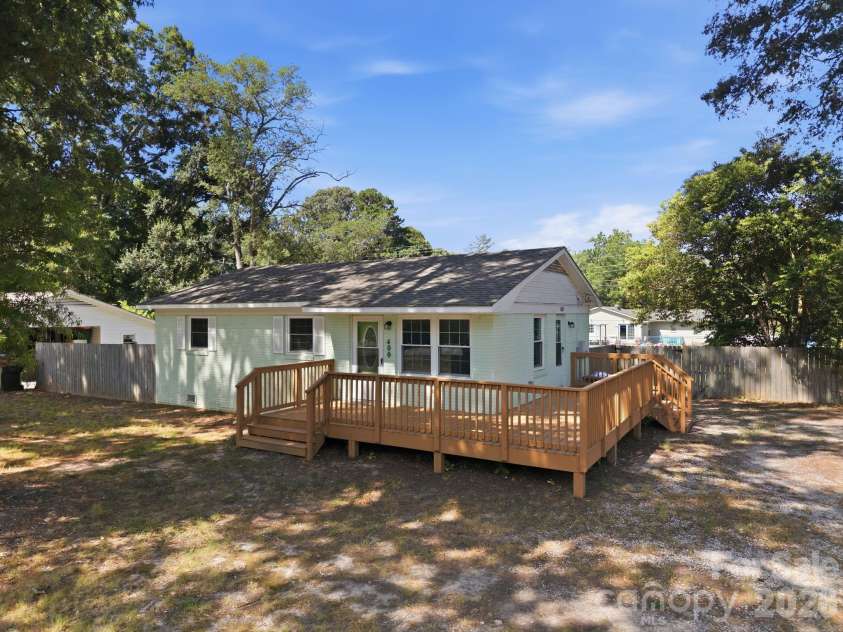 400 Olin Drive, Waxhaw, NC 28173.  MLS# CAR4406801, YatesRealty ID 39389. 