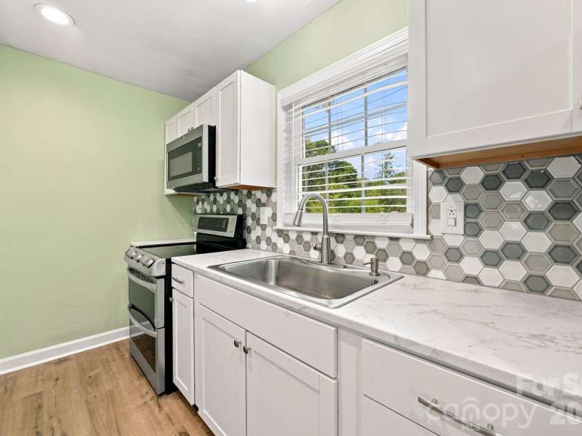 400 Olin Drive, Waxhaw, NC 28173.  MLS# CAR4406801, YatesRealty ID 39389. 