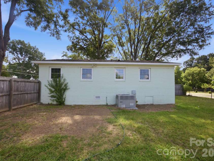 400 Olin Drive, Waxhaw, NC 28173.  MLS# CAR4406801, YatesRealty ID 39389. 