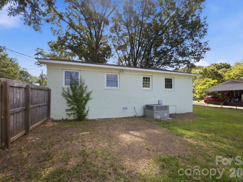 400 Olin Drive, Waxhaw, NC 28173.  MLS# CAR4406801, YatesRealty ID 39389. 
