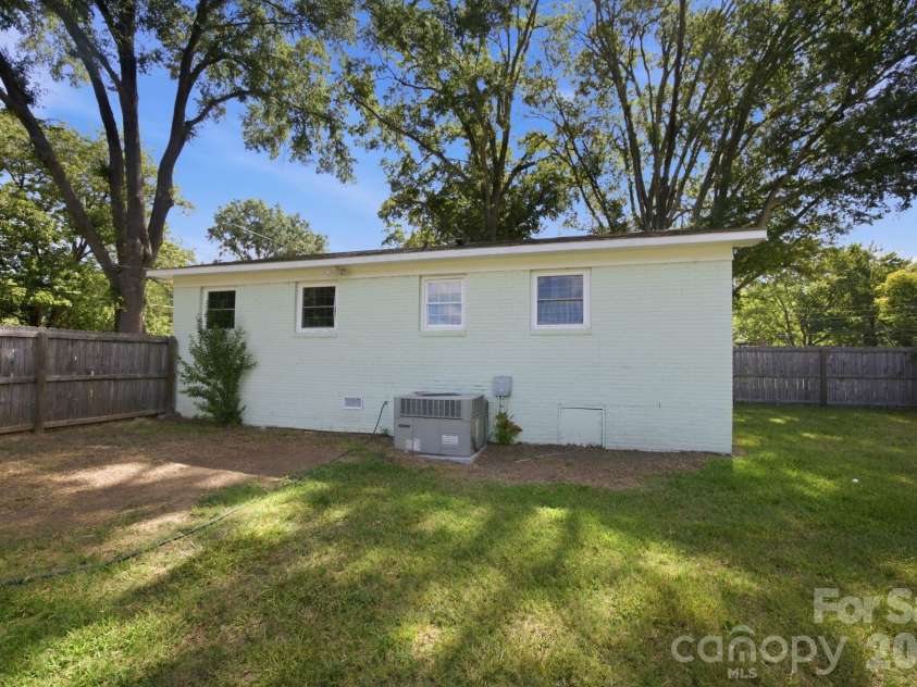 400 Olin Drive, Waxhaw, NC 28173.  MLS# CAR4406801, YatesRealty ID 39389. 