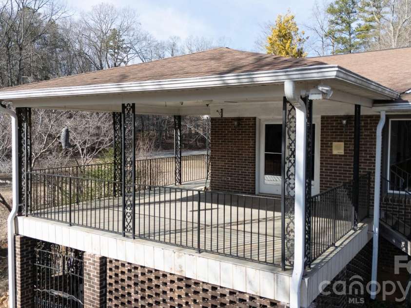 2025 Creekwood Drive, York, SC 29745.  MLS# CAR4350512, YatesRealty ID 3939. 